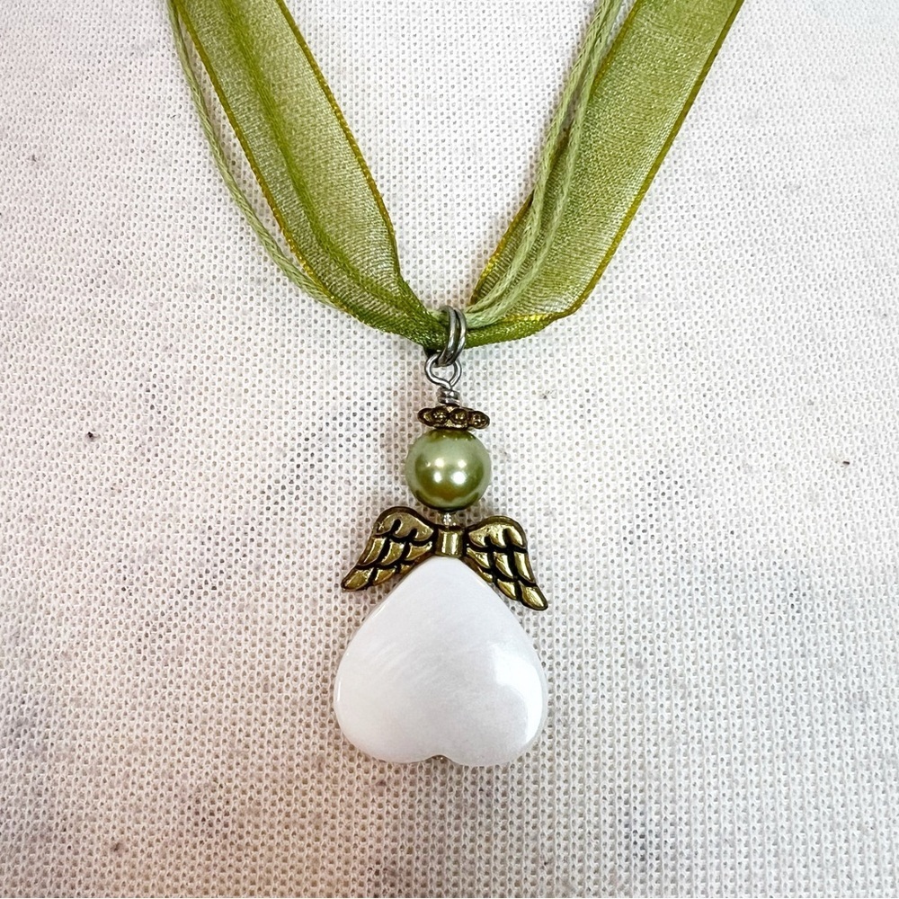 LIV PURPLE DESIGNS BY KELLY GREEN RIBBON NECKLACE WITH ANGEL CHARM NWT - Picture 2 of 4